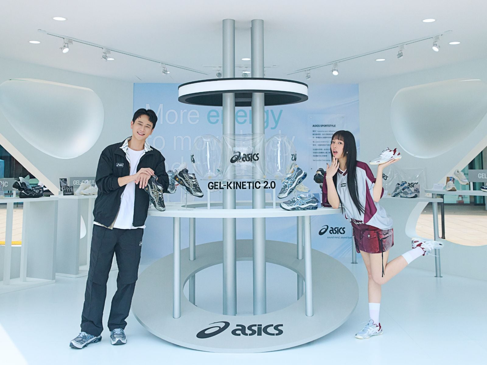 【編輯私推】狂吸各路潮人朝聖！盤點 ASICS 春夏 3 大「穿過就回不去」的寶藏鞋款，今年鞋櫃請直接騰出空位！