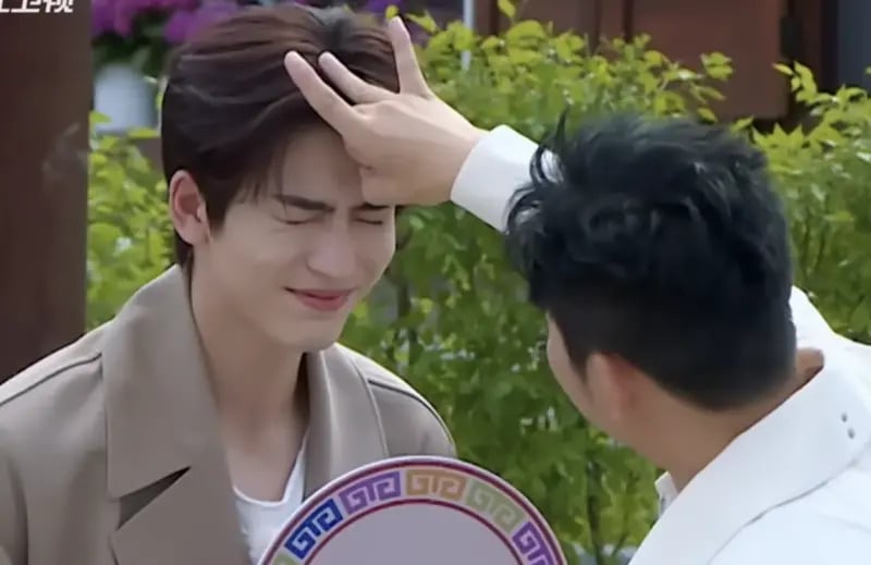 張凌赫《逐玉》爆紅！昔日綜藝被彈額頭、食物塞滿嘴畫面曝光引熱議！