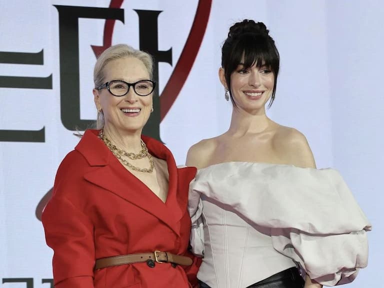 《穿著Prada的惡魔2》世界宣傳巡迴！安海瑟薇 Anne Hathaway 造型全曝光，梅莉史翠普穿 Prada 現身首爾！