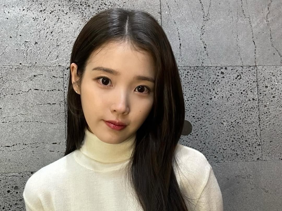 IU 拒絕 TWICE 演唱會公關票！堅持自費進場引粉讚：「好有修養！」