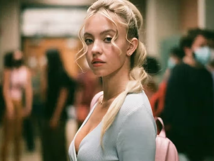 《高校十八禁3》席德妮史威尼 Sydney Sweeney 上演 OnlyFans 創作者！遭爆料：「曾反對演出！」