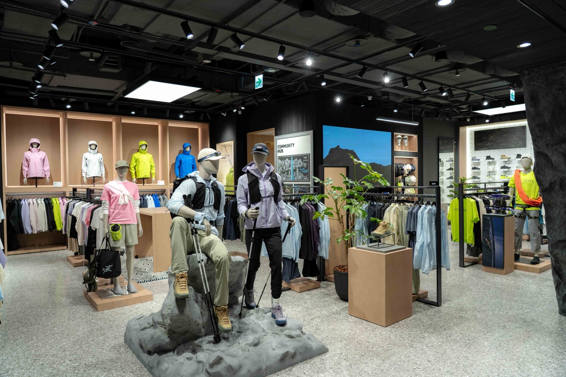 始祖鳥 Arc'teryx 正式進駐台北101！限定越野跑鞋率先亮相、直營模式全面啟動