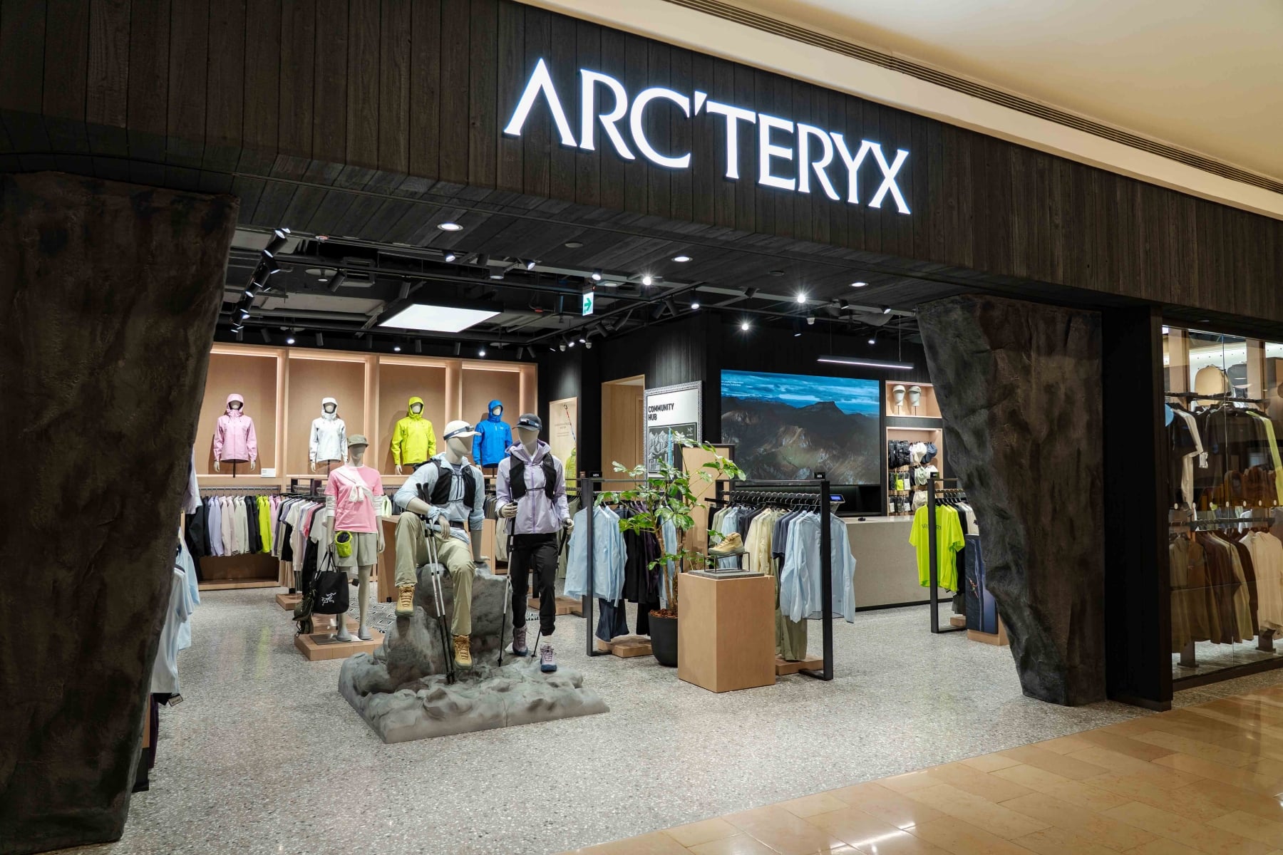 始祖鳥 Arc'teryx 正式進駐台北101！限定越野跑鞋率先亮相、直營模式全面啟動