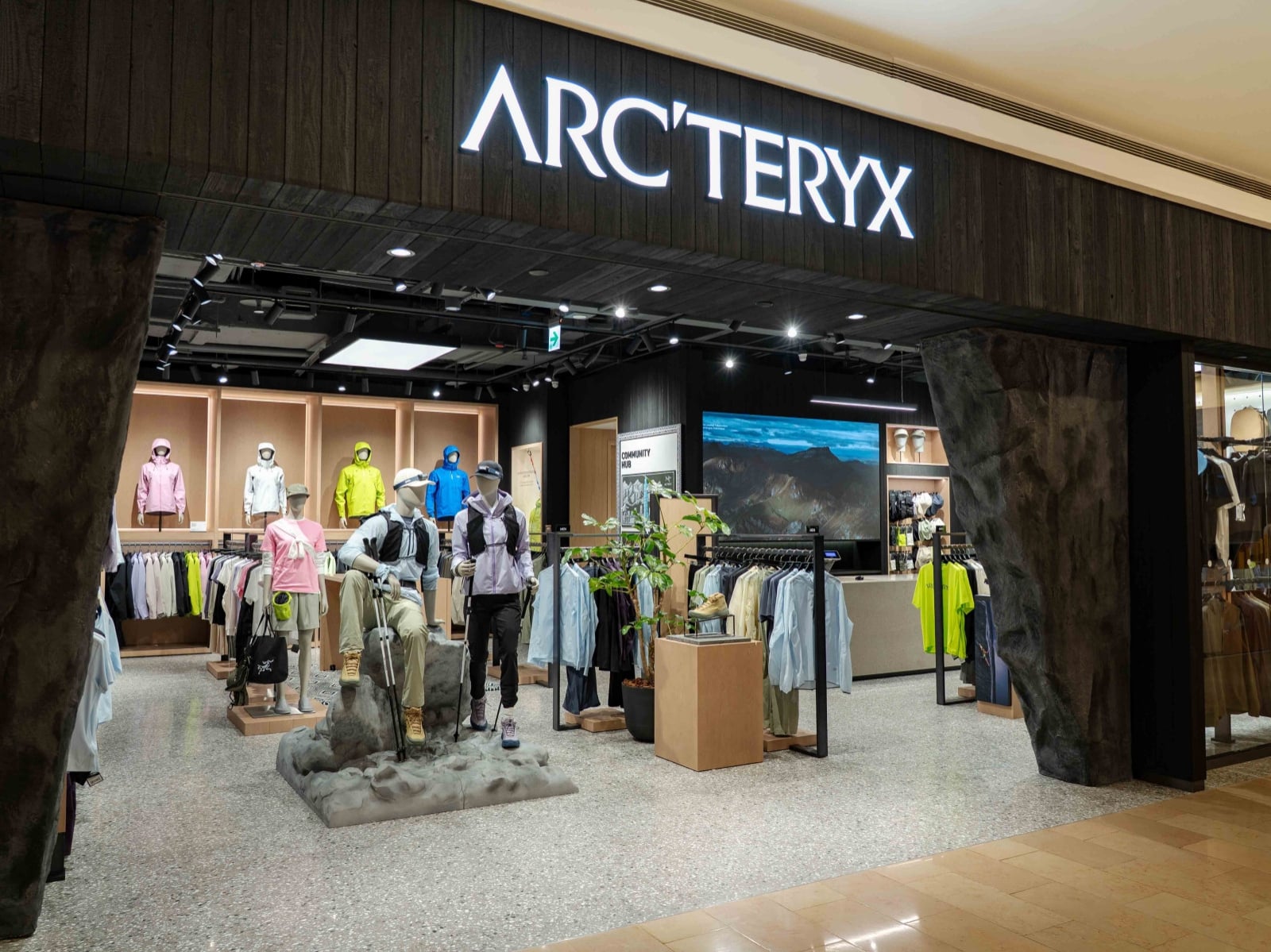 始祖鳥 Arc'teryx 正式進駐台北101！限定越野跑鞋率先亮相、直營模式全面啟動