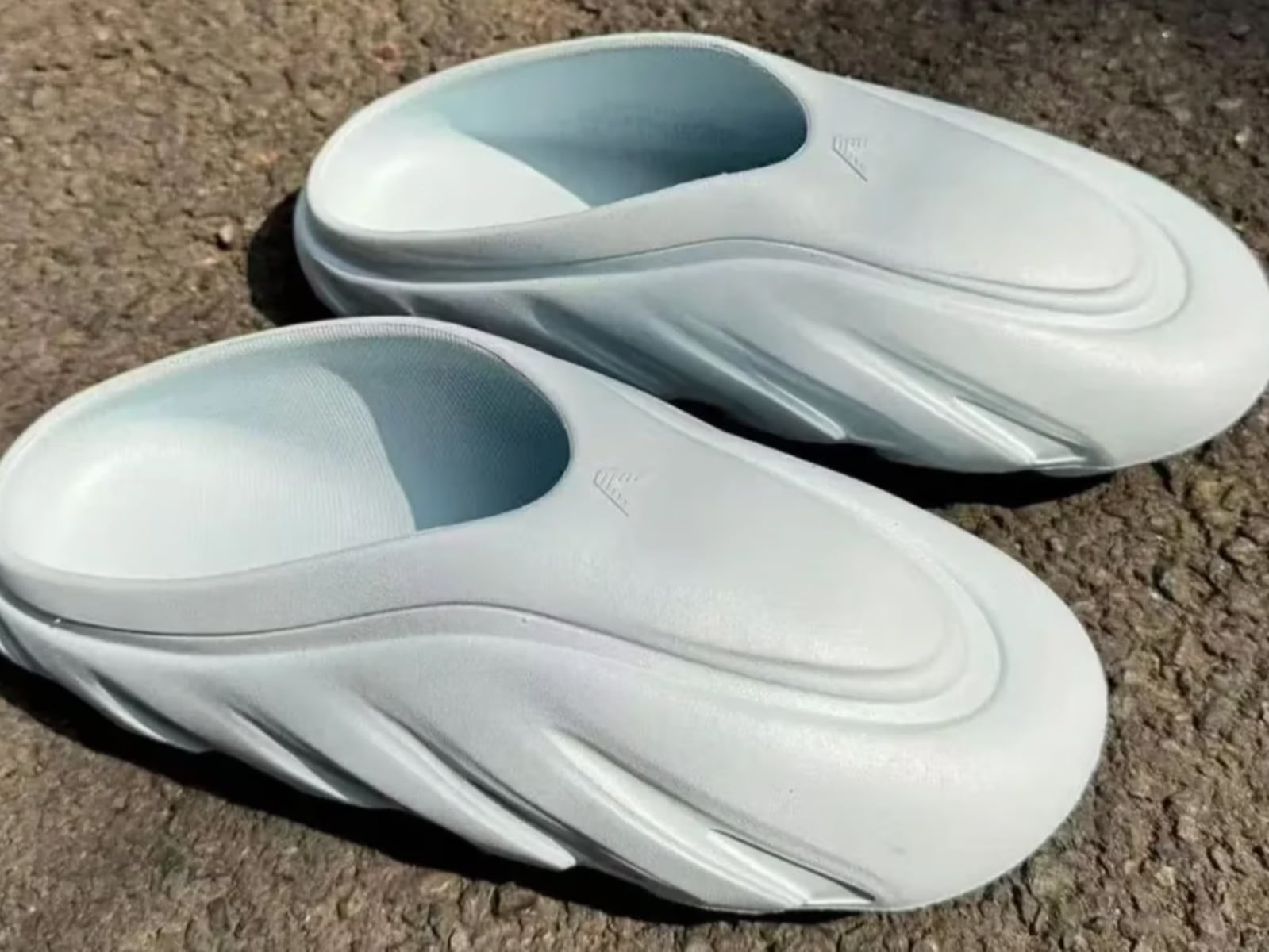 Anthony Edwards 簽名拖鞋 adidas AE 3 Mule 搶先曝光！前衛外型預約下一款爆款神拖？