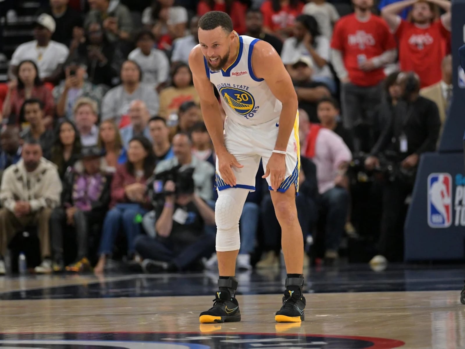 NBA／Curry 慶祝大力跺腳差點「扭傷腳踝」！球迷熱議「好險 Kobe 球鞋救了他！」