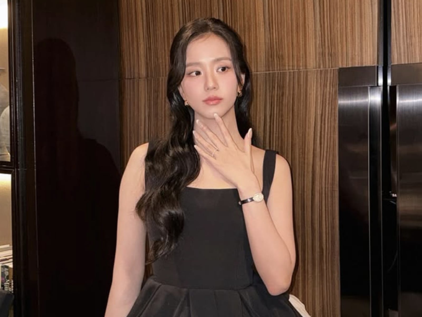 BLACKPINK Jisoo 哥哥爆涉嫌強制猥褻！花 300 萬買直播主約會券家中試圖侵犯！