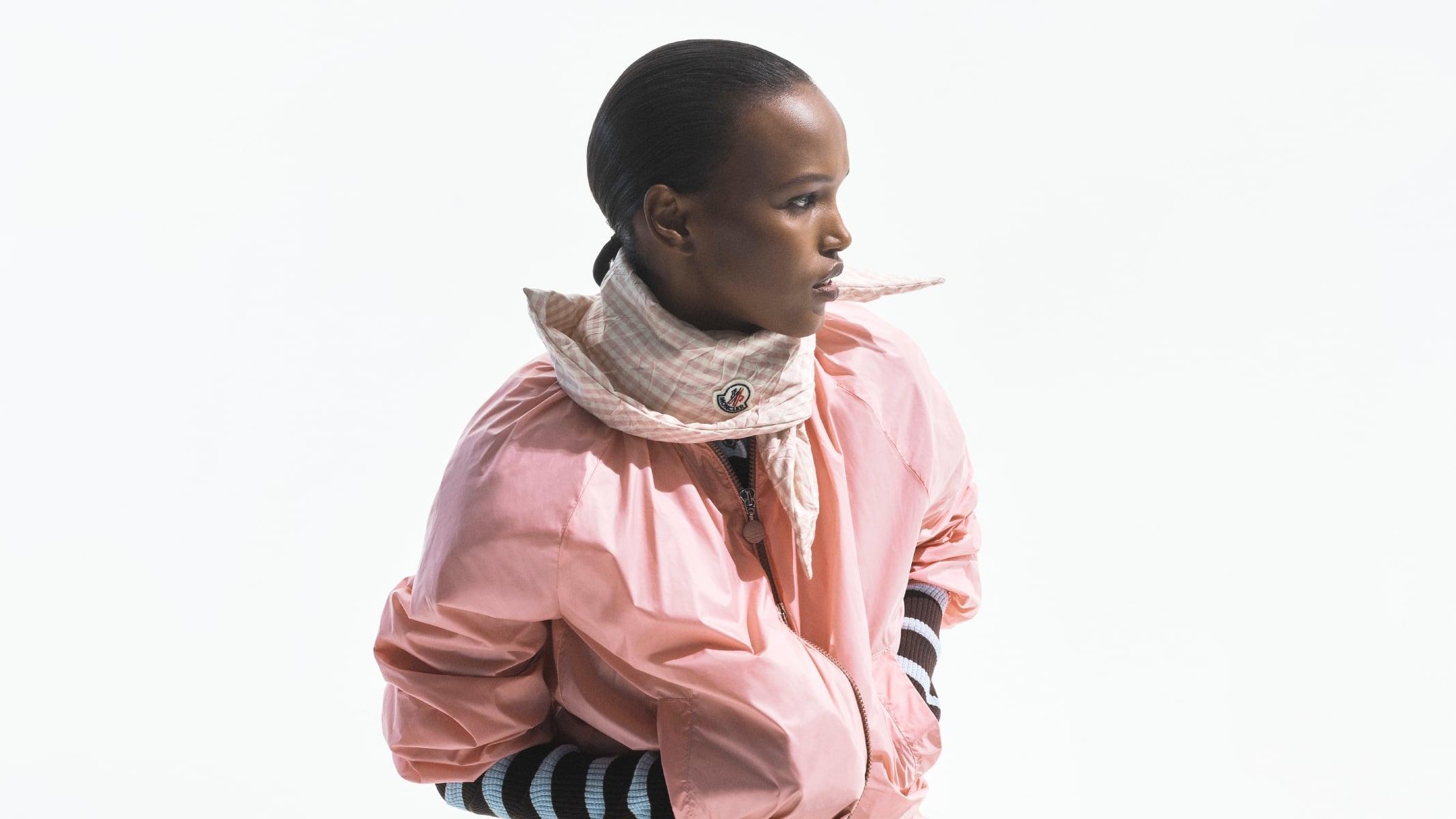 Moncler 2026 夏季系列登場！把「羽絨感」帶進夏天，輕盈層次成為造型關鍵！