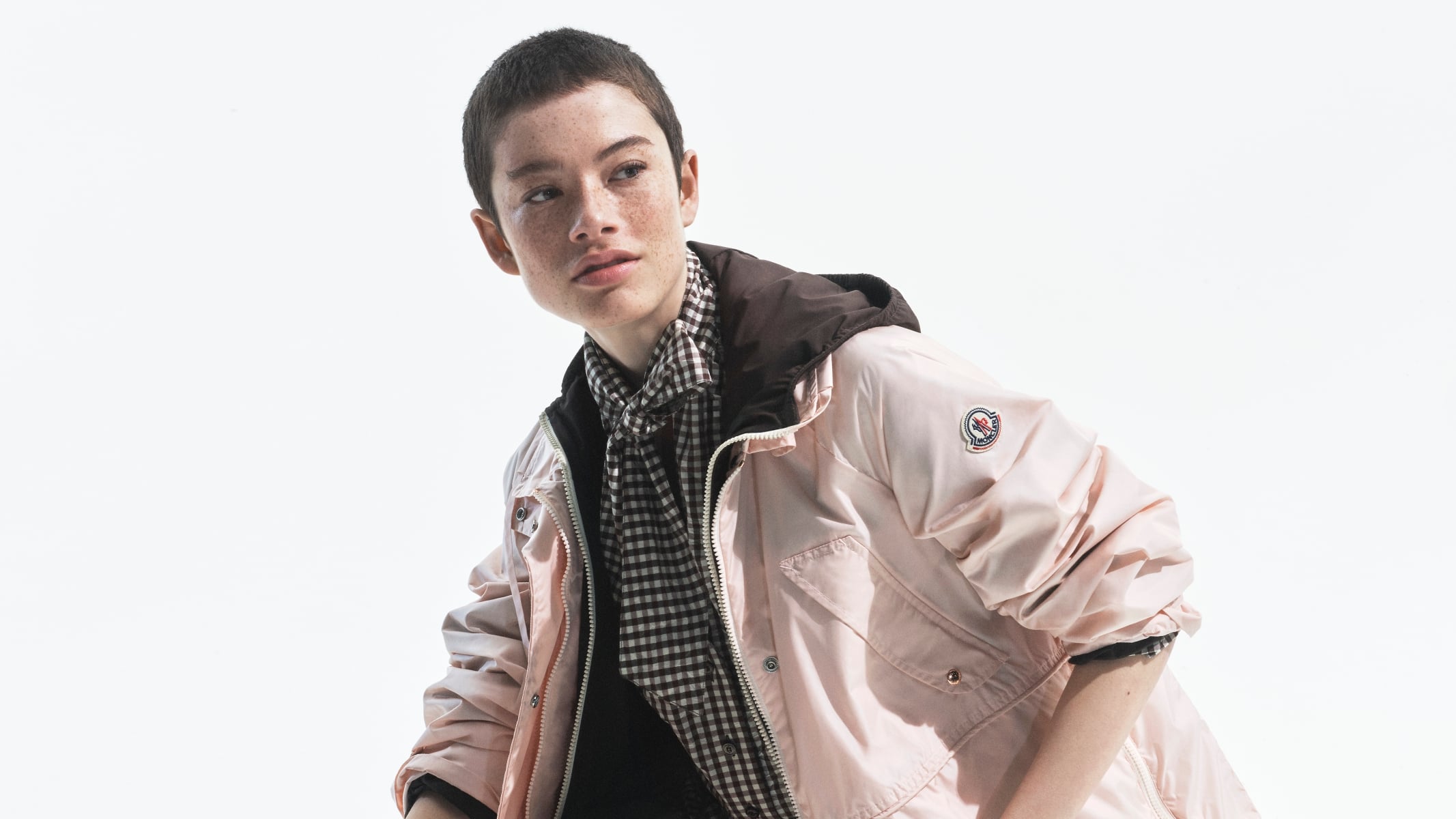 Moncler 2026 夏季系列登場！把「羽絨感」帶進夏天，輕盈層次成為造型關鍵！