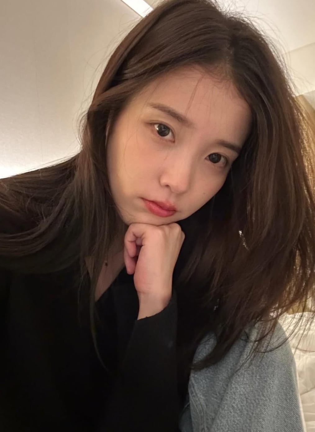 《21世紀大君夫人》IU 身高 163 公分、三段高音、 與李鐘碩熱戀、經典作品⋯10 件事一次看！