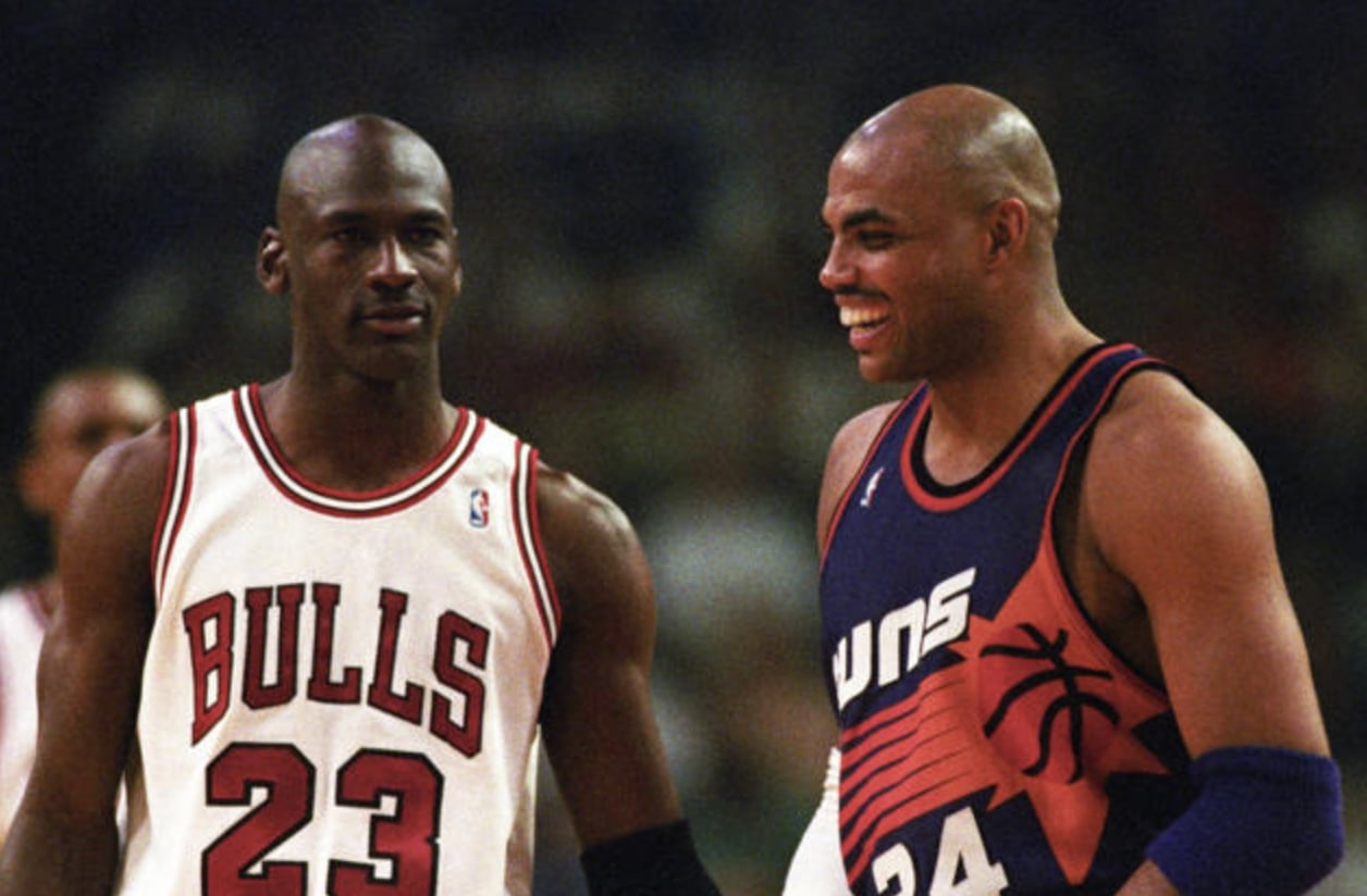 NBA／Michael Jordan 與 Charles Barkley 和解！長達 14 年恩怨終化解，相約球季後要一起打高爾夫！