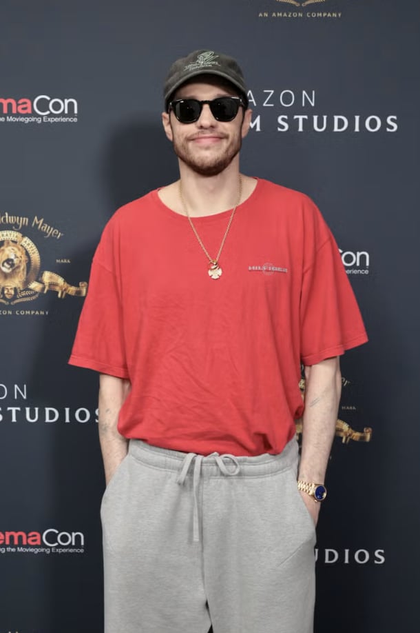 皮特戴維森 Pete Davidson 砸 20 萬美元除掉 200 個刺青！現身拉斯維加斯雙臂近乎淨空，網友傻眼：「他哪來這麼多錢？」