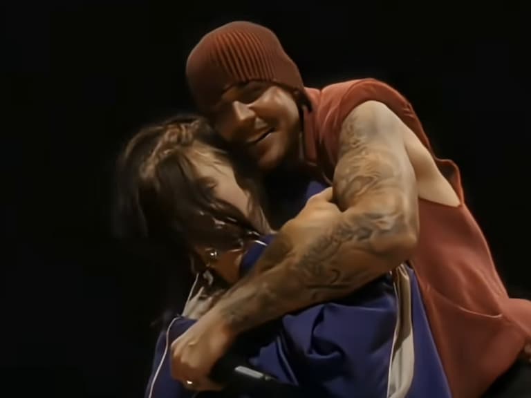 2026 Coachella Billie Eilish 追星夢成真！Justin Bieber 台上深情擁抱獻唱嗨到腿軟跪地全被拍！