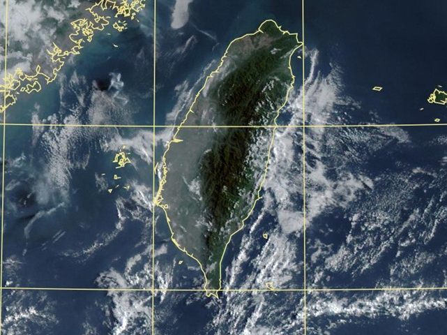 鄭明典示警衛星雲圖「紅到發紫」！下週四鋒面炸雨連掃3天、台東恐飆36度
