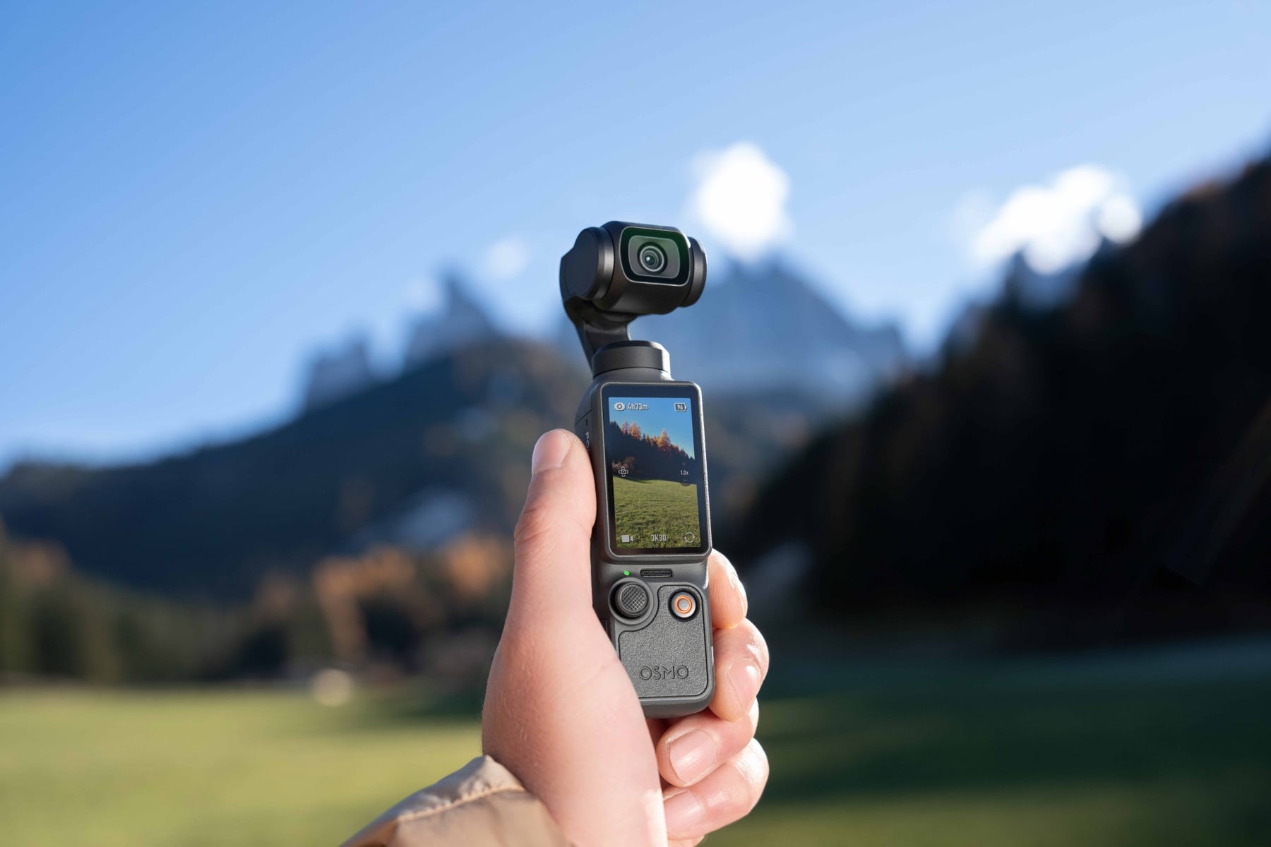 DJI 口袋神機 Osmo Pocket 4 登台！規格直逼專業微單，7-11 也能摸到真機試玩！