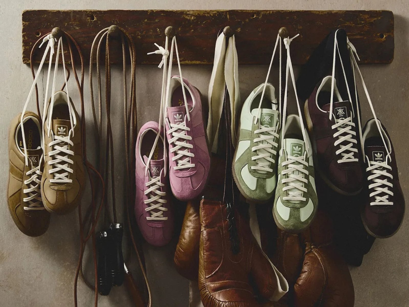 Kith × adidas 2026 春季聯名發售公開！BW Army、Samba 多款鞋型注入繽紛色彩！