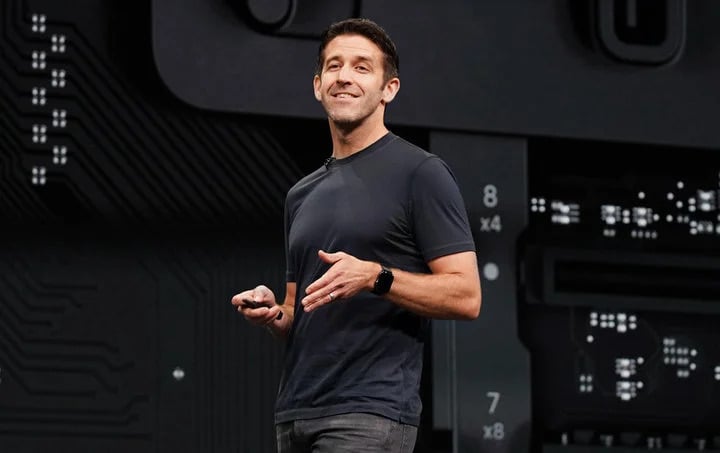 蘋果人事大地震！Tim Cook 卸任 CEO，硬體老將 Ternus 接棒，市值 4 兆美元帝國將迎來新時代