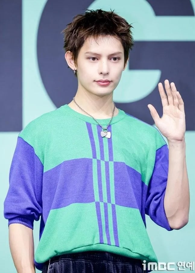 CORTIS 趙雨凡活動造型撞衫台灣和平高中運動服！網嗨翻：「我也有同款茄子裝！」