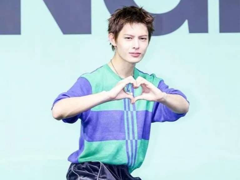 CORTIS 趙雨凡活動造型撞衫台灣和平高中運動服！網嗨翻：「我也有同款茄子裝！」