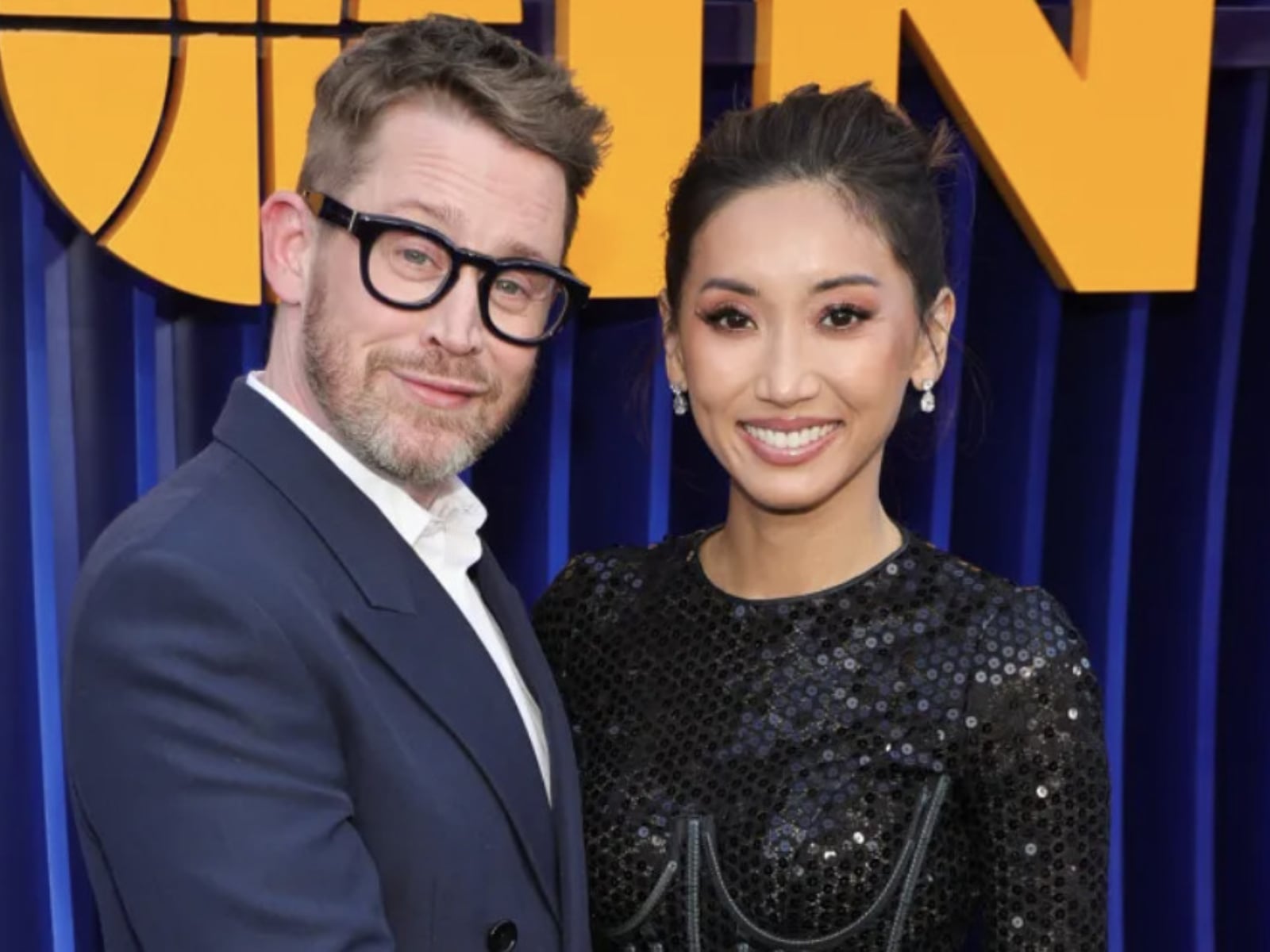 麥考利克金 Macaulay Culkin  與布蘭達宋久違同框！《逆轉狂籃2》首映甜蜜亮相！