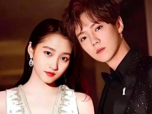 鹿晗生日關曉彤連 2 年缺席！8 年戀情恐已告終！