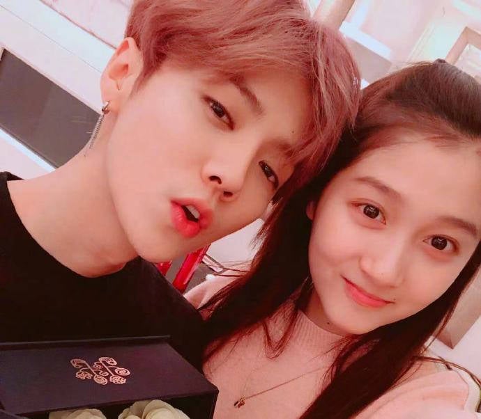 鹿晗生日關曉彤連 2 年缺席！8 年戀情恐已告終！