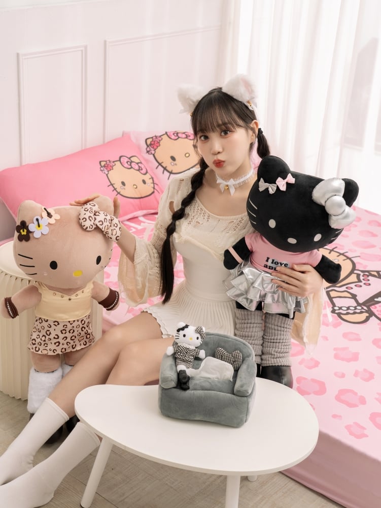 7-ELEVEN 攜手三麗鷗推出「長腿 KITTY」集點活動！盲盒吊飾、70cm 超大絨毛玩偶、行李箱⋯通通必收！