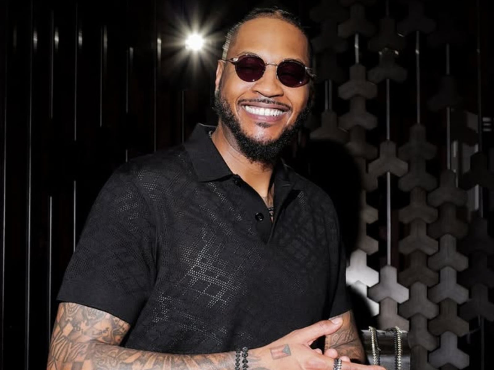 NBA／甜瓜 Carmelo Anthony 質疑約基奇5年後不在MVP榜！還跨界推大麻品牌聯名潮服