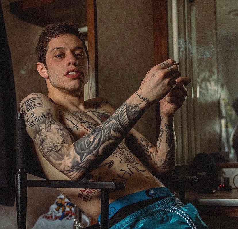 Threads 情侶練習刺青貼文再掀討論！皮特戴維森砸 20 萬美元除刺青成警示案例！