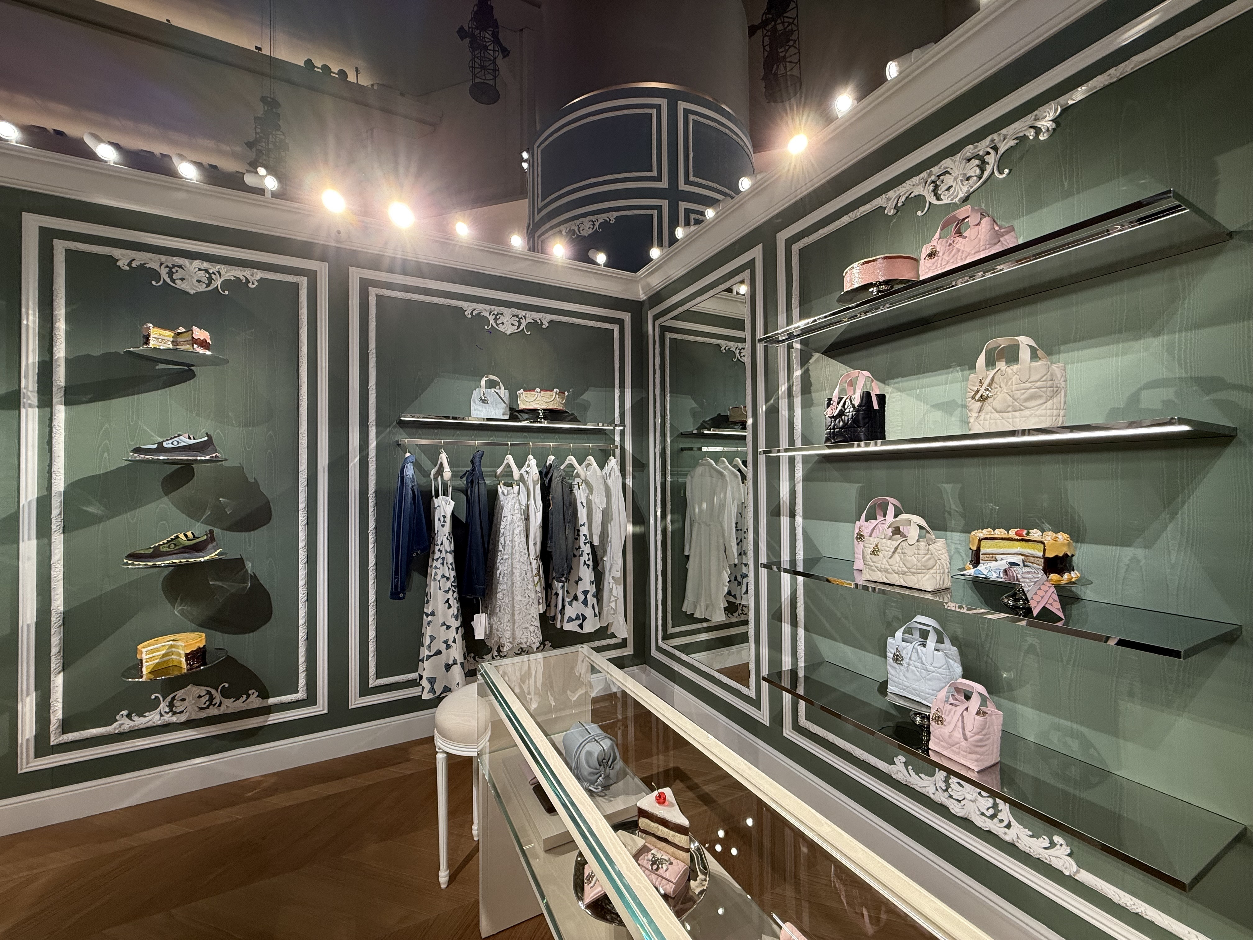 山下智久來台!深V西裝現身 Dior 限定店,更透露要開唱會好消息!