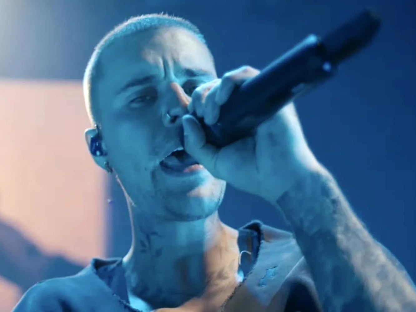 小賈斯汀 Justin Bieber 翻唱《Cry Me a River》向老友致敬！提姆布萊克 Justin Timberlake 曬舊照感動回應！