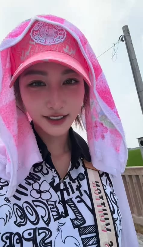 曾莞婷大甲媽祖扛神轎被認出！本人幽默回：「我當人形立牌很久了！」