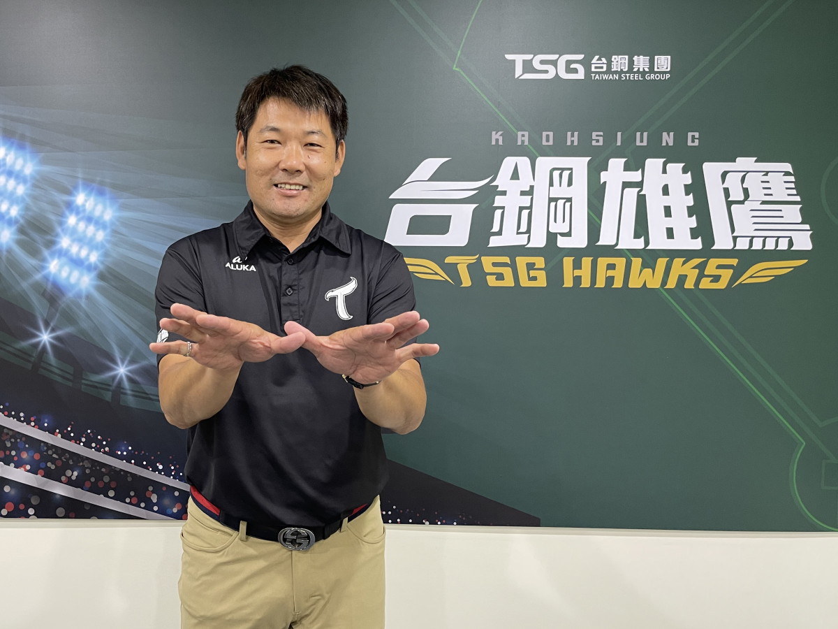 中職／台鋼雄鷹一壘教練黃甘霖「甘蔗」1局下突然退場！球團緊急回應身體不適