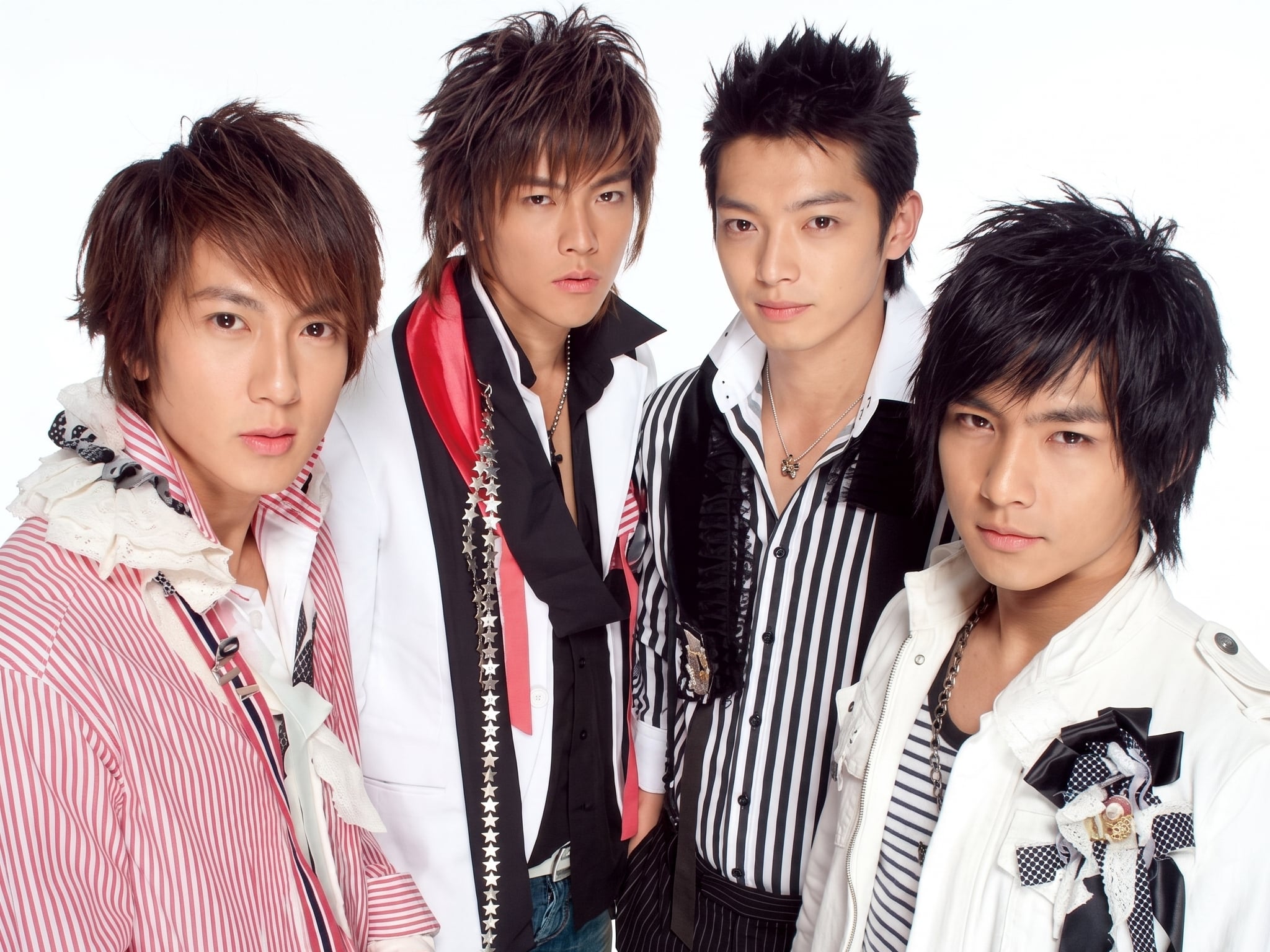 炎亞綸遭飛輪海成員「摸彩球」事件再掀討論！直言：「不敢跟公司說！」