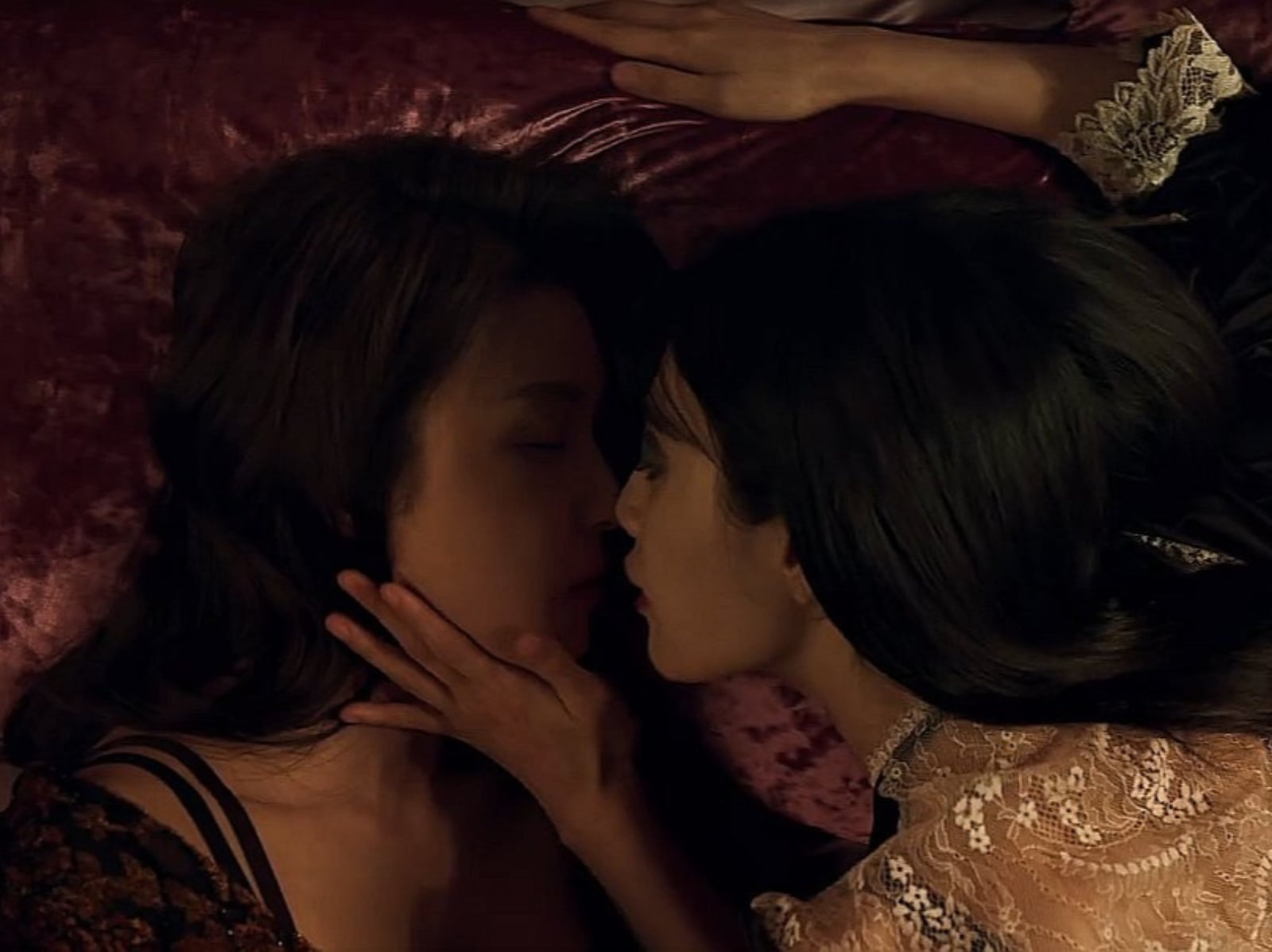 《權慾之巔 Climax》河智苑、Nana 上演女女戀！床戲張力引網嗨：「全劇的靈魂！」