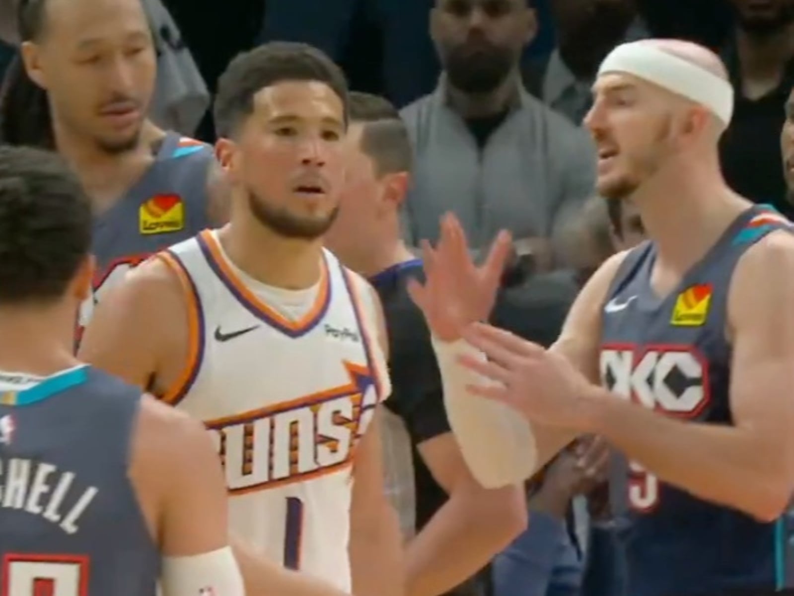 NBA／Devin Booker 被插 T 引發離譜爭議！賽後怒噴裁判「大家會開始把比賽當 WWE 看！」