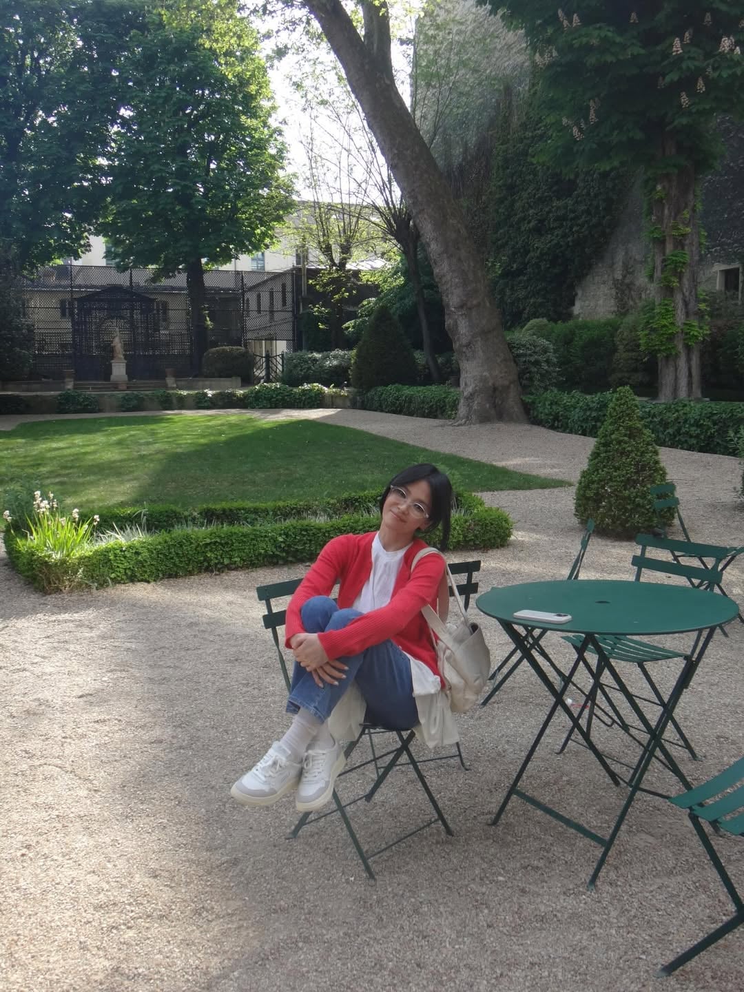 宋慧喬 IG 曝日常美照！短髮配眼鏡造型引網讚：「像剛下課女大生！」