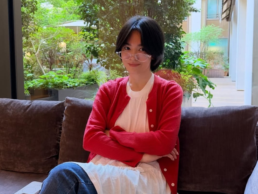 宋慧喬 IG 曝日常美照！短髮配眼鏡造型引網讚：「像剛下課女大生！」