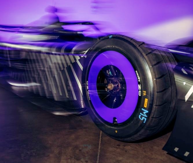 保時捷電動方程式賽車 Formula E 975 RSE 登場！1.8 秒加速就破百、年底投入賽場！