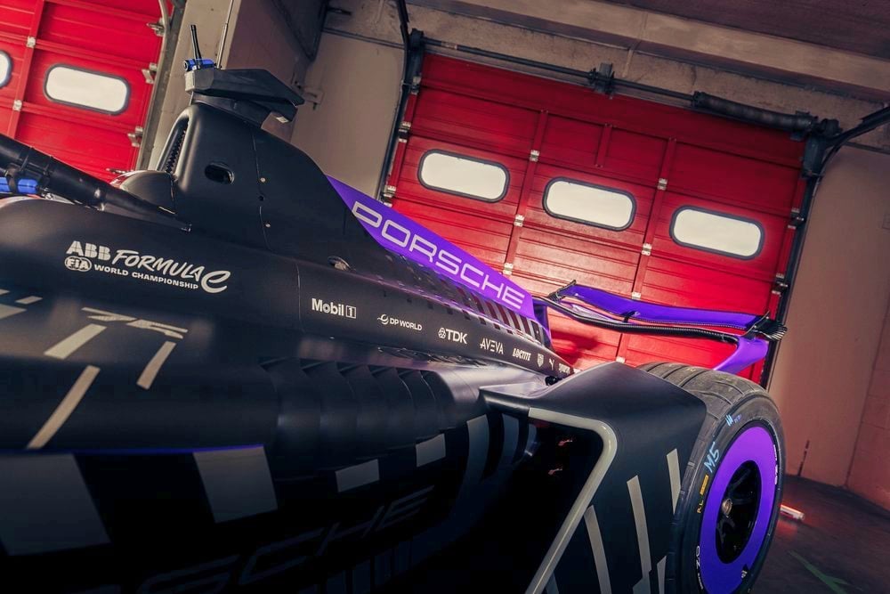 保時捷電動方程式賽車 Formula E 975 RSE 登場！1.8 秒加速就破百、年底投入賽場！