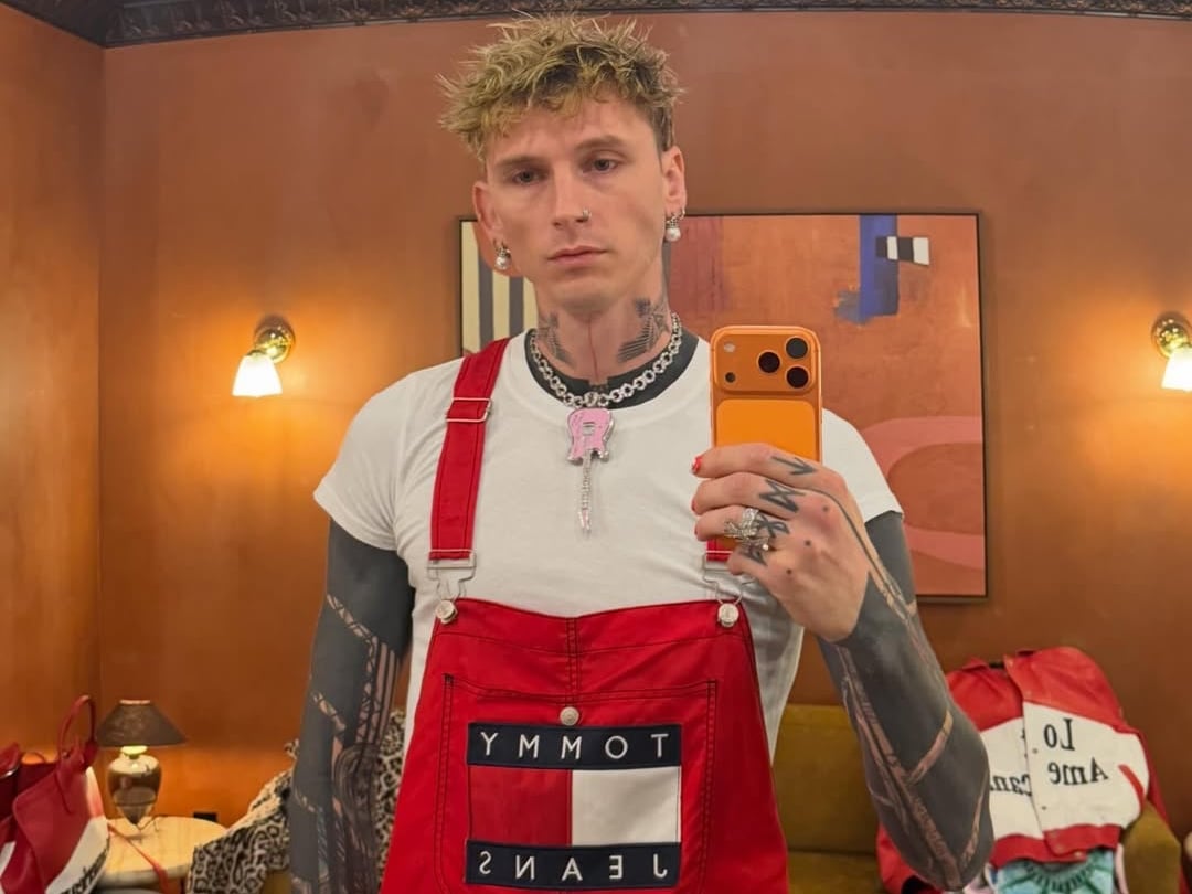 機關槍凱利 MGK 自爆毒品前科影響出入境！坦言：「我現在跟普通人一樣乖乖排隊！」