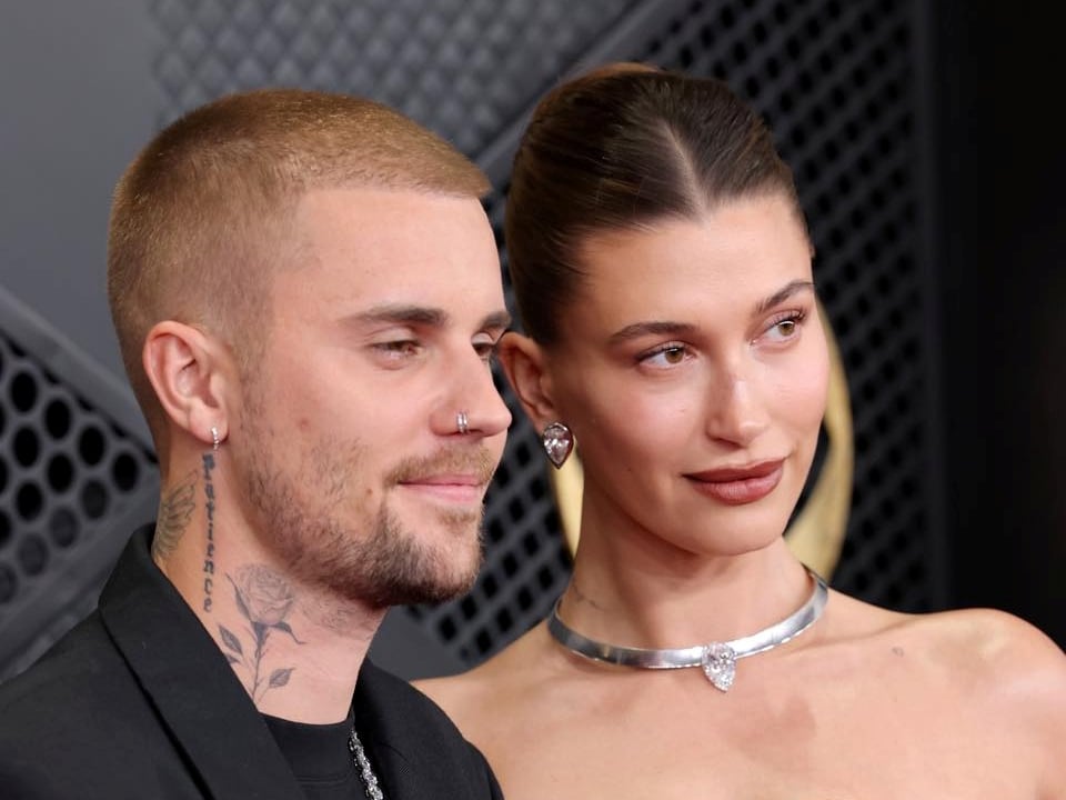 小賈斯汀老婆海莉 Hailey Bieber 親自回應叫狗仔謠言！怒喊：「這說法真的很噁心！」