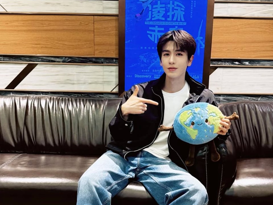 張凌赫《凌探未來》首映化身理工男講貝茲定律！粉絲暴動：「他當老師我能進台積電！」