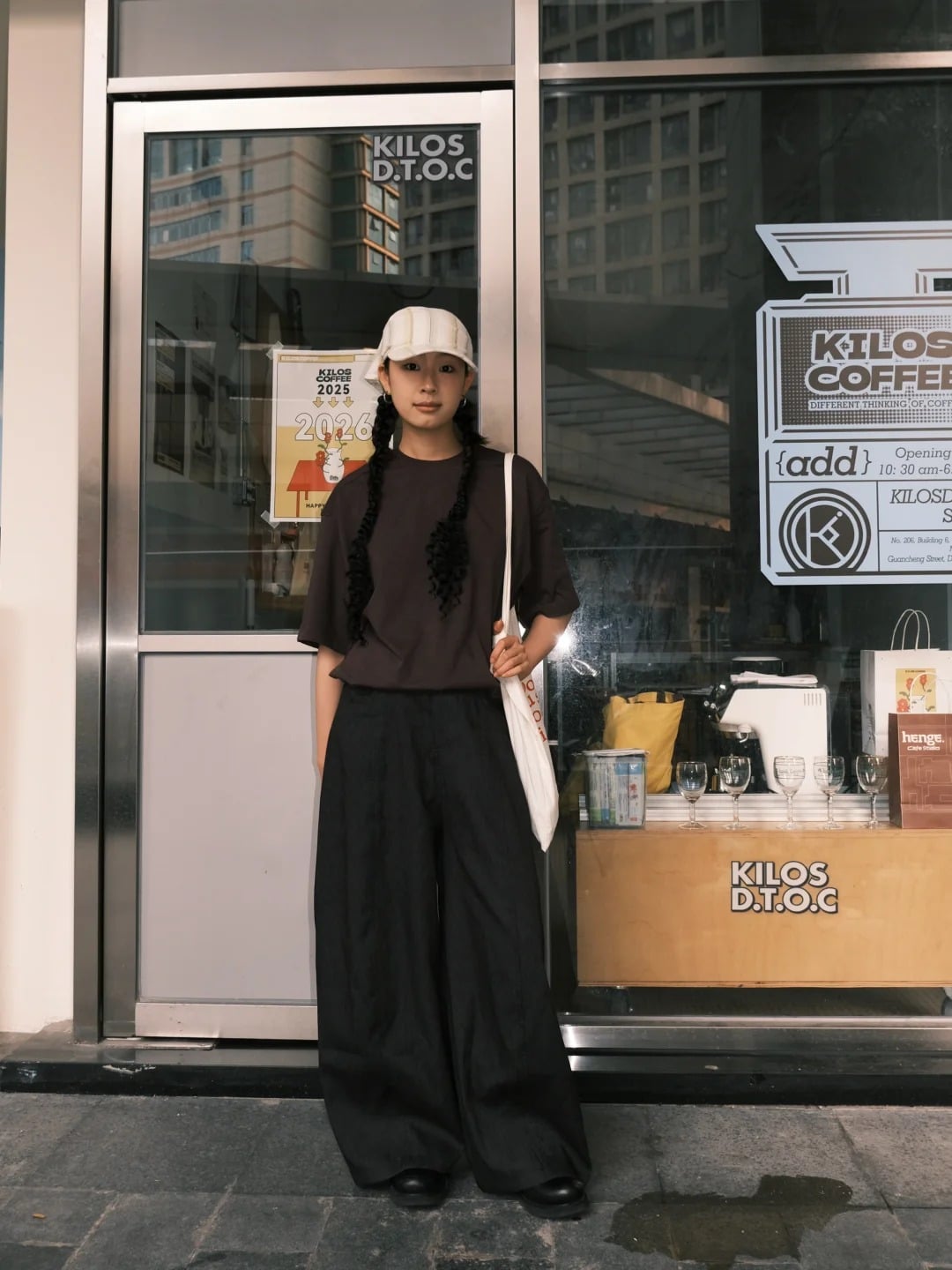 「低能量穿搭」正夯！圭賢、子瑜、Felix 機場私服大公開，教你 4 招人人能駕馭的鬆弛感穿法！