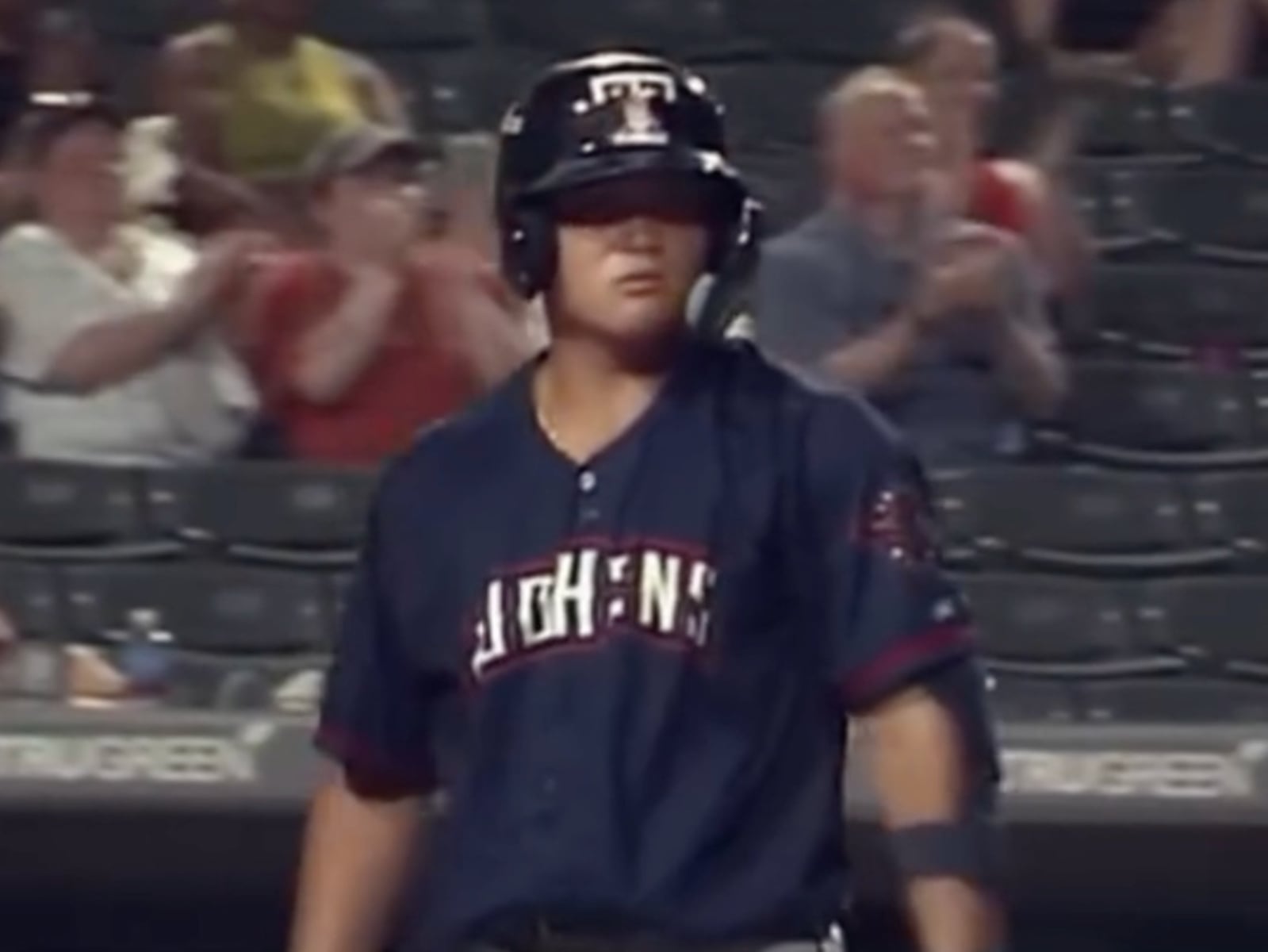 MLB／李灝宇「折斷球棒」影片挖出遭瘋傳！老虎教練也看傻了「休息室不能打我！」