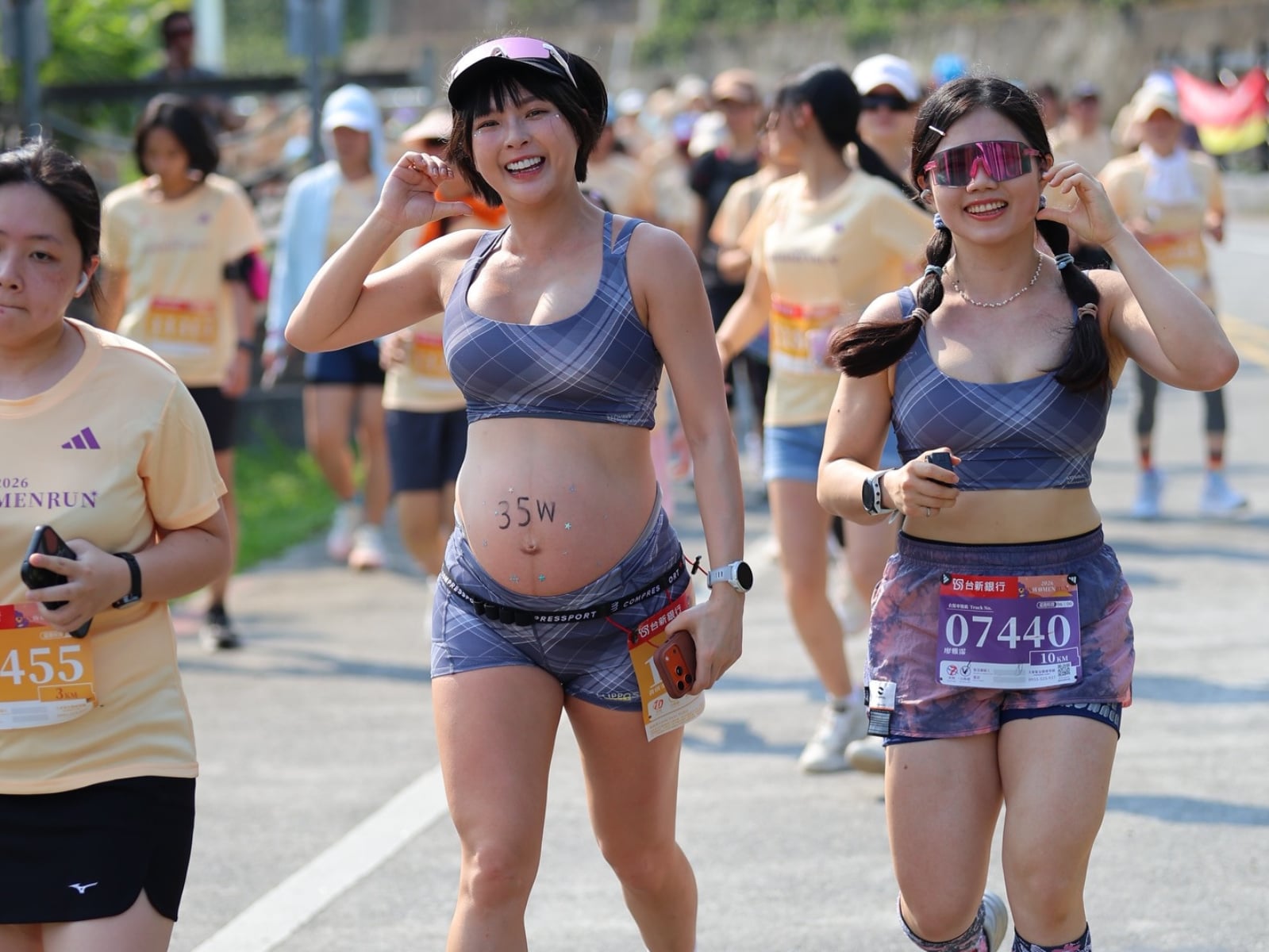 黃沐妍挺 36 週孕肚跑 5K 遭轟不顧胎兒！她 85 字嚴肅反擊「每個母親都愛自己的孩子！」