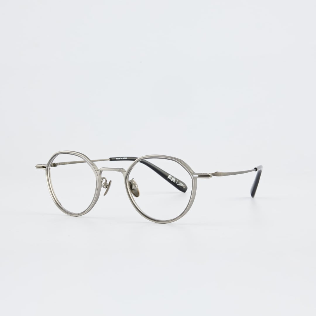 pls.pls. × 殷振豪聯名眼鏡登場！賽璐珞工藝藏隱形銅針細節，台式美學再進化