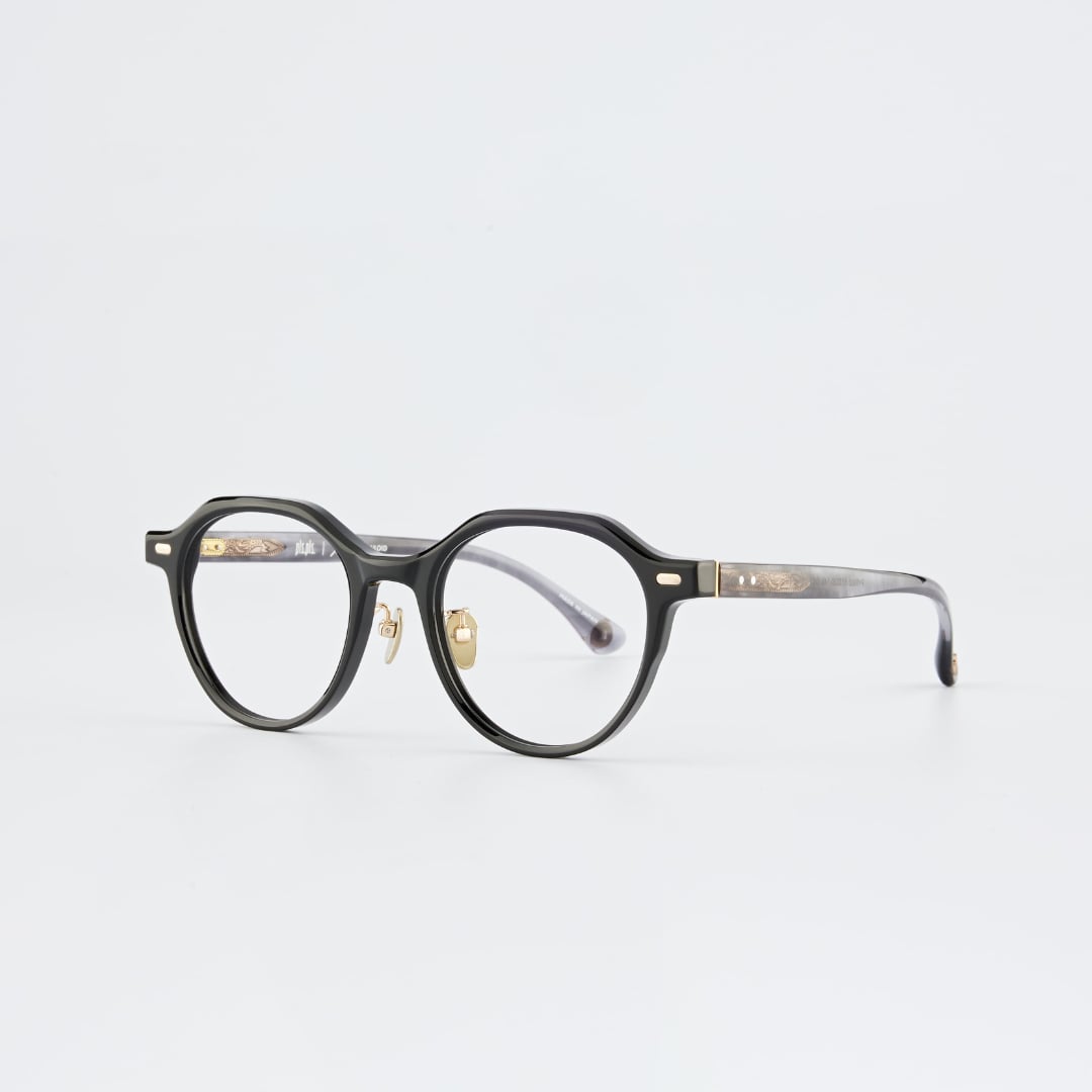 pls.pls. × 殷振豪聯名眼鏡登場！賽璐珞工藝藏隱形銅針細節，台式美學再進化