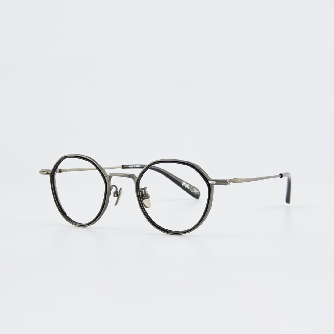 pls.pls. × 殷振豪聯名眼鏡登場！賽璐珞工藝藏隱形銅針細節，台式美學再進化