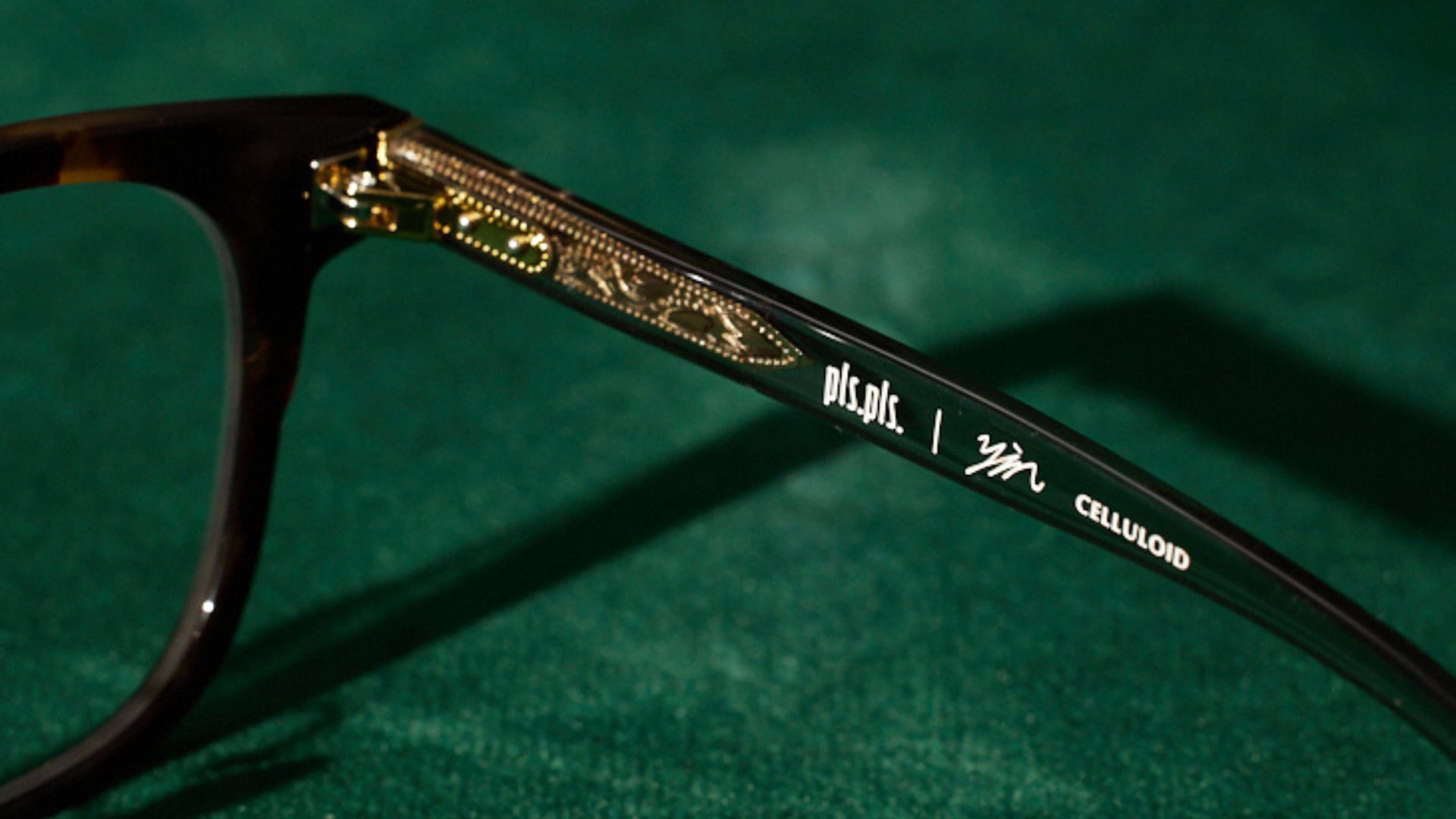pls.pls. × 殷振豪聯名眼鏡登場！賽璐珞工藝藏隱形銅針細節，台式美學再進化